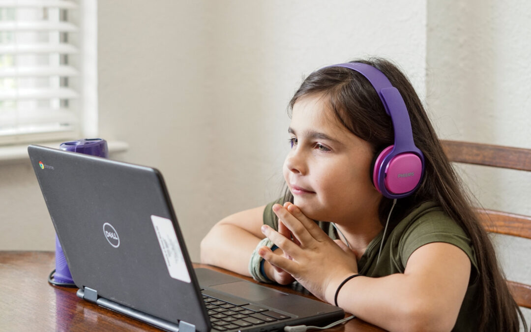 PC Repair Shop en Stichting Leergeld helpen Tilburgse kinderen aan laptops