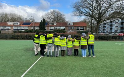 Deelnemers Refugee Team aan de slag voor Cleanup West